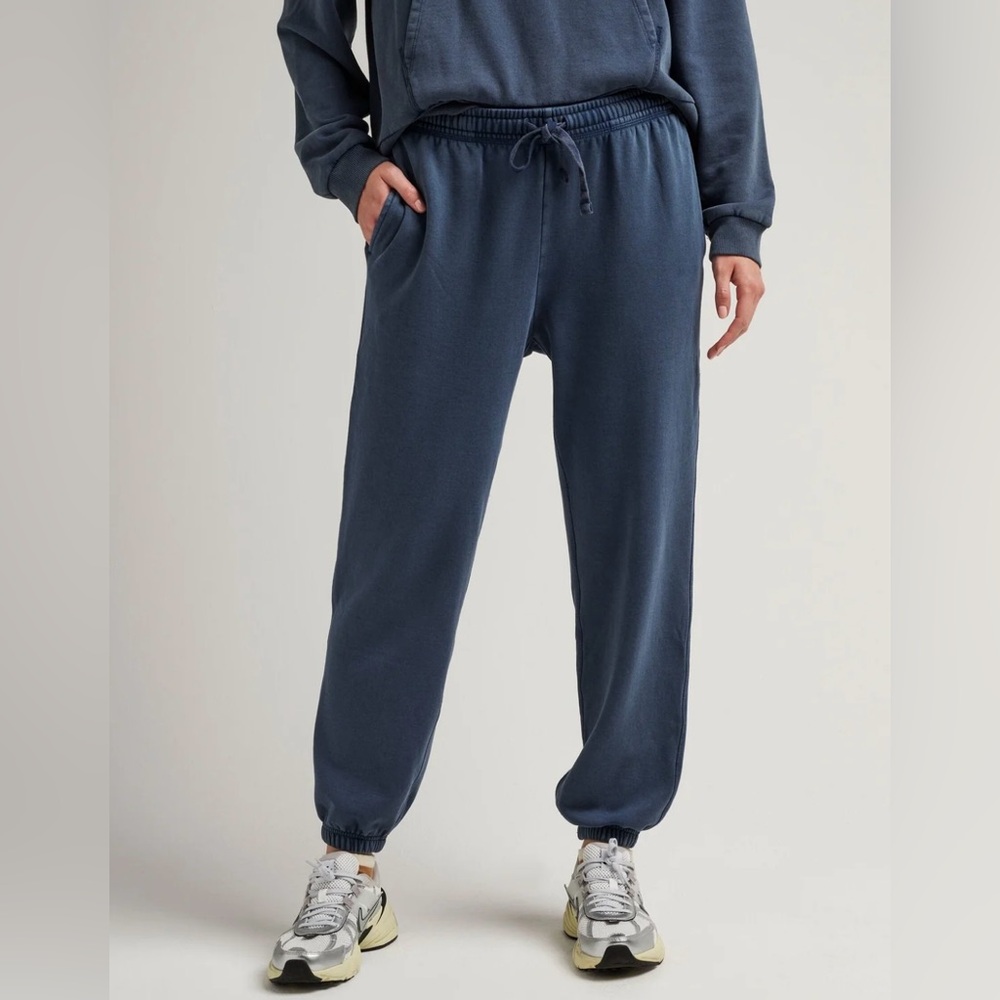 Richer Poorer Women's Recycled Fleece
Classic Sweatpant size medium